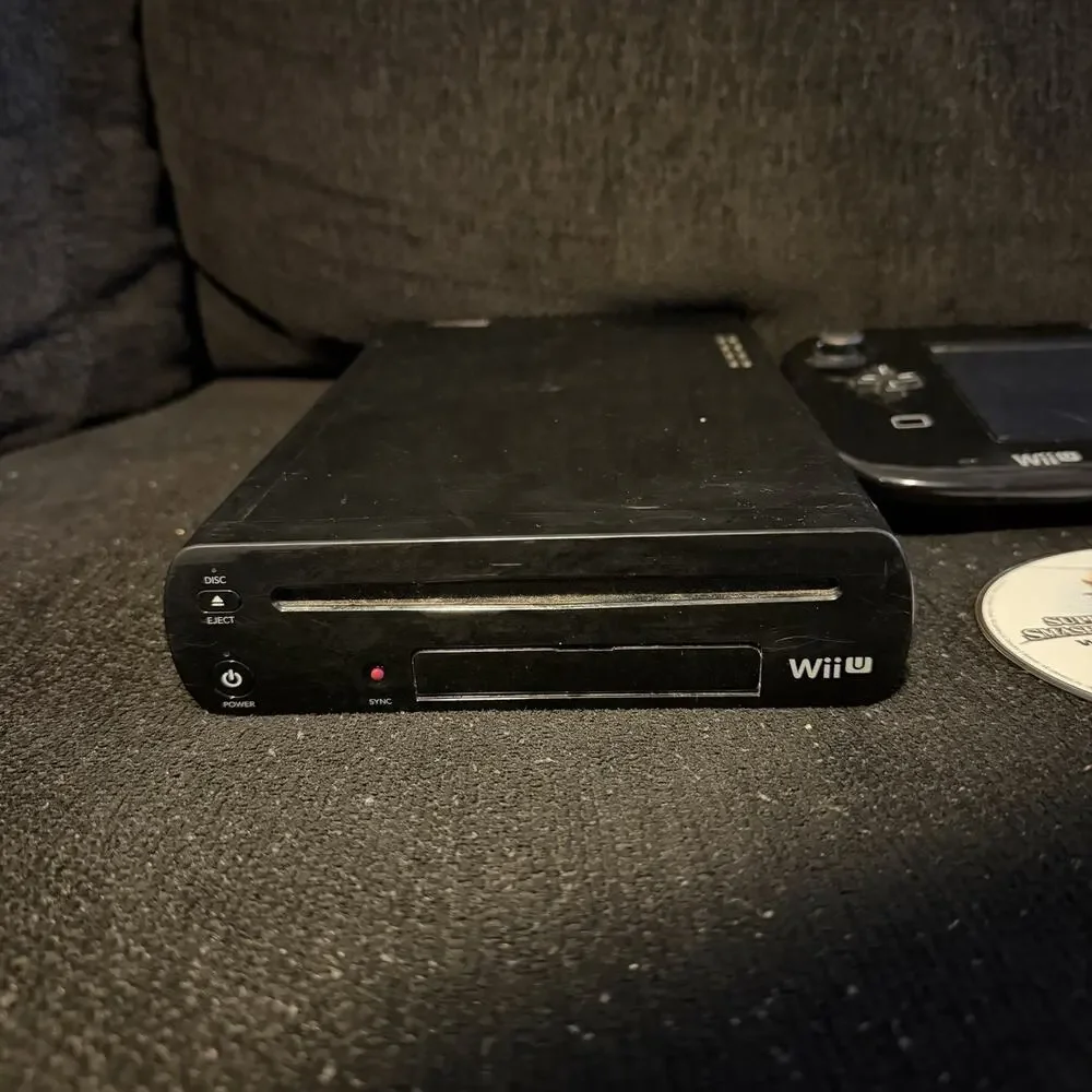Nintendo Wii U 32GB Black Console WUP-101 with GamePad For Parts DESCRIPTION